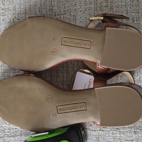 LIZ CLAIBORNE SIGNATURE WOMEN'S BROWN SUMMER MEMORY FOAM SANDALS SIZE 8 - Picture 9 of 14